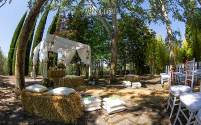 Allestimenti matrimonio country all’aperto
